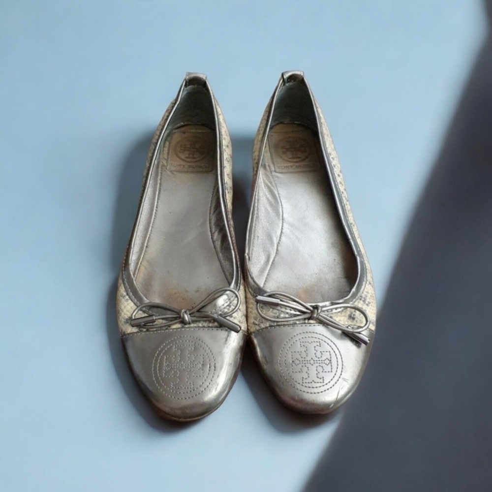 Tory Burch Verbena Silver Patent Toe Silver Gray Snake Skin Bow Flats Size 7